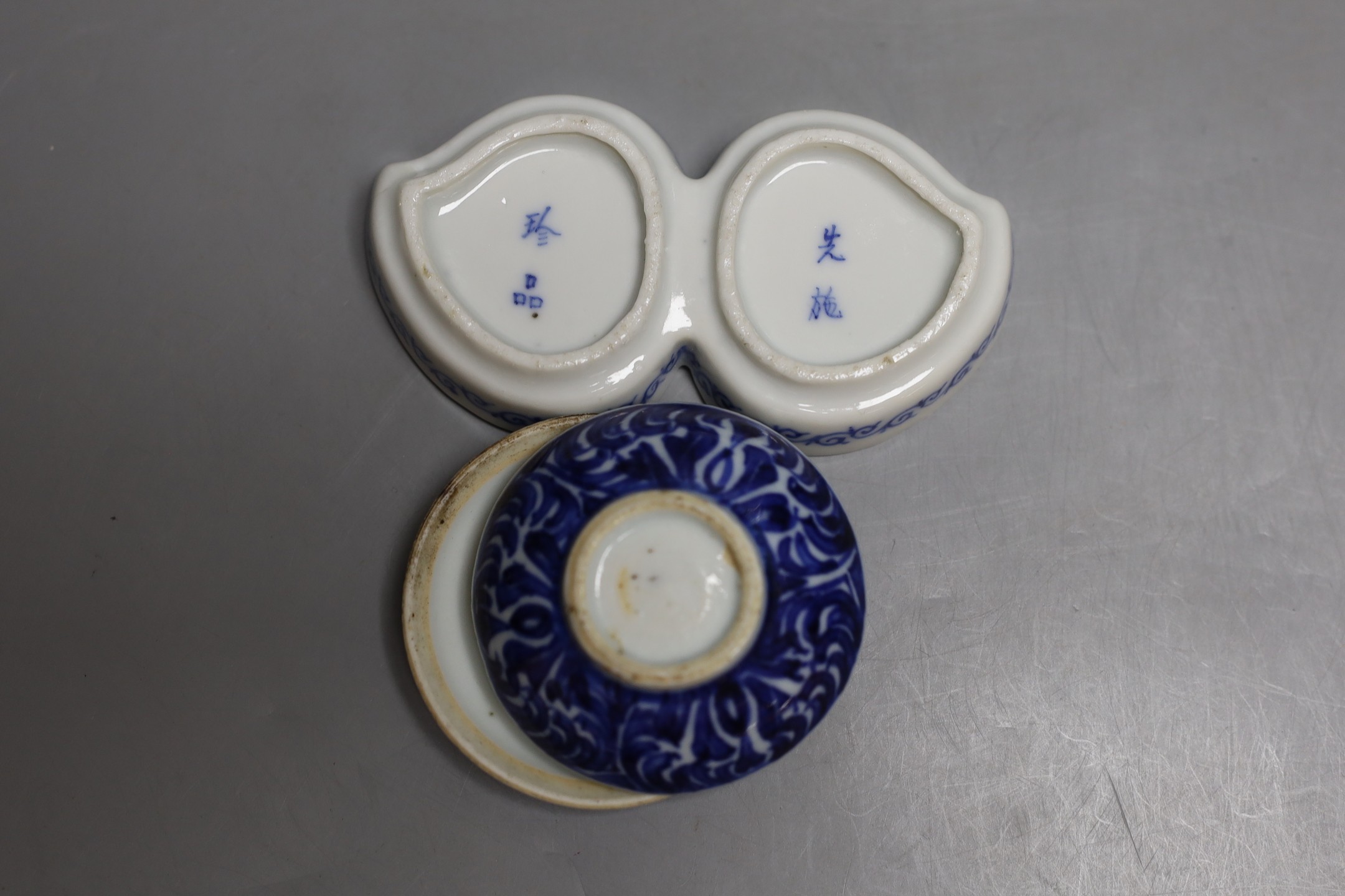 A Chinese blue and white seal paste box, brushwasher and a pair of snuff bottles, late 19th/early 20th century